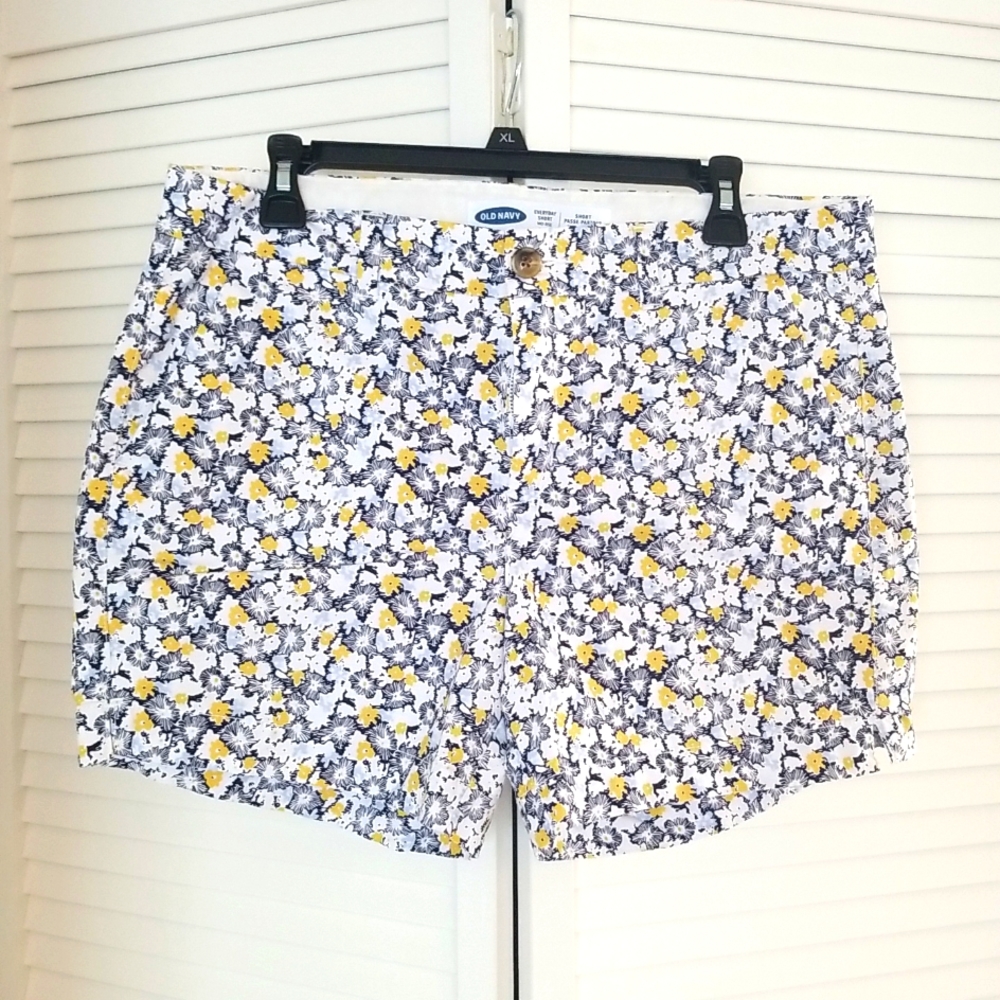 OLD NAVY Mid-Rise Everyday Shorts